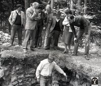 Archeologická komisia na Starom meste, Banská Štiavnica, 1986, autor: neznámy (neg. 43107)/Archaeological commission in the Old Town, Banská Štiavnica, 1986, author: unknown (neg. 43107)